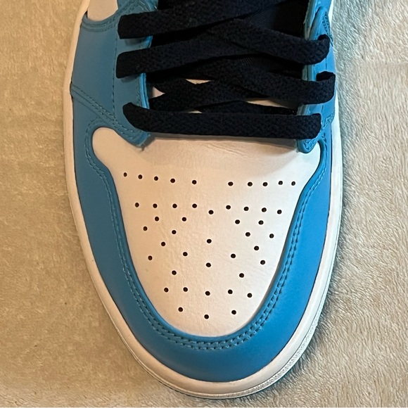 Air Jordan 1 Low UNC 2021 - Picture 13 of 17